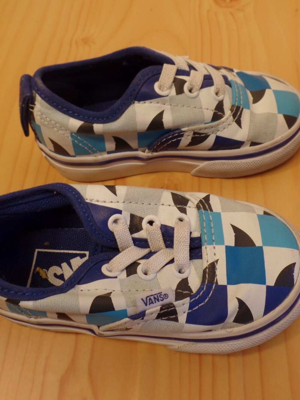 VANS Kids Glow Checkerboard Shark-Blue/White-Elastic Lace  - Size 5